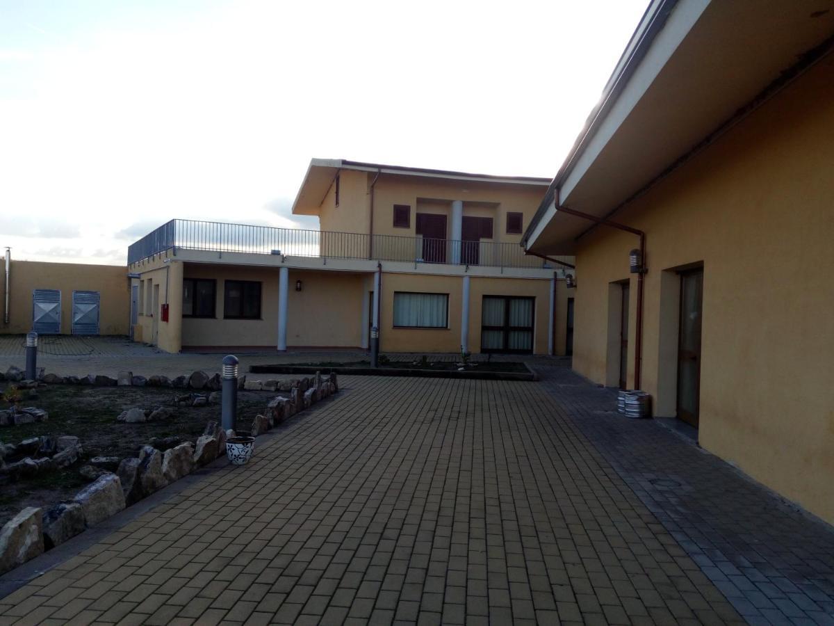 Hotel Bena E Traes Laerru Exterior foto