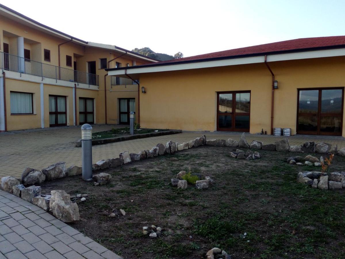 Hotel Bena E Traes Laerru Exterior foto